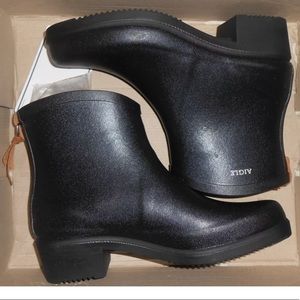 Brand new Aigle Miss Juliette rain boots